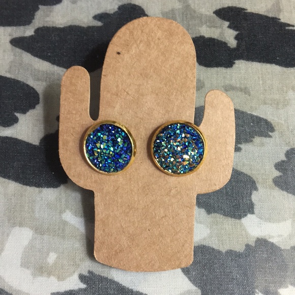 NWT! Gold Rimmed Circle Druzzy Stones Earrings Set - Picture 2 of 6